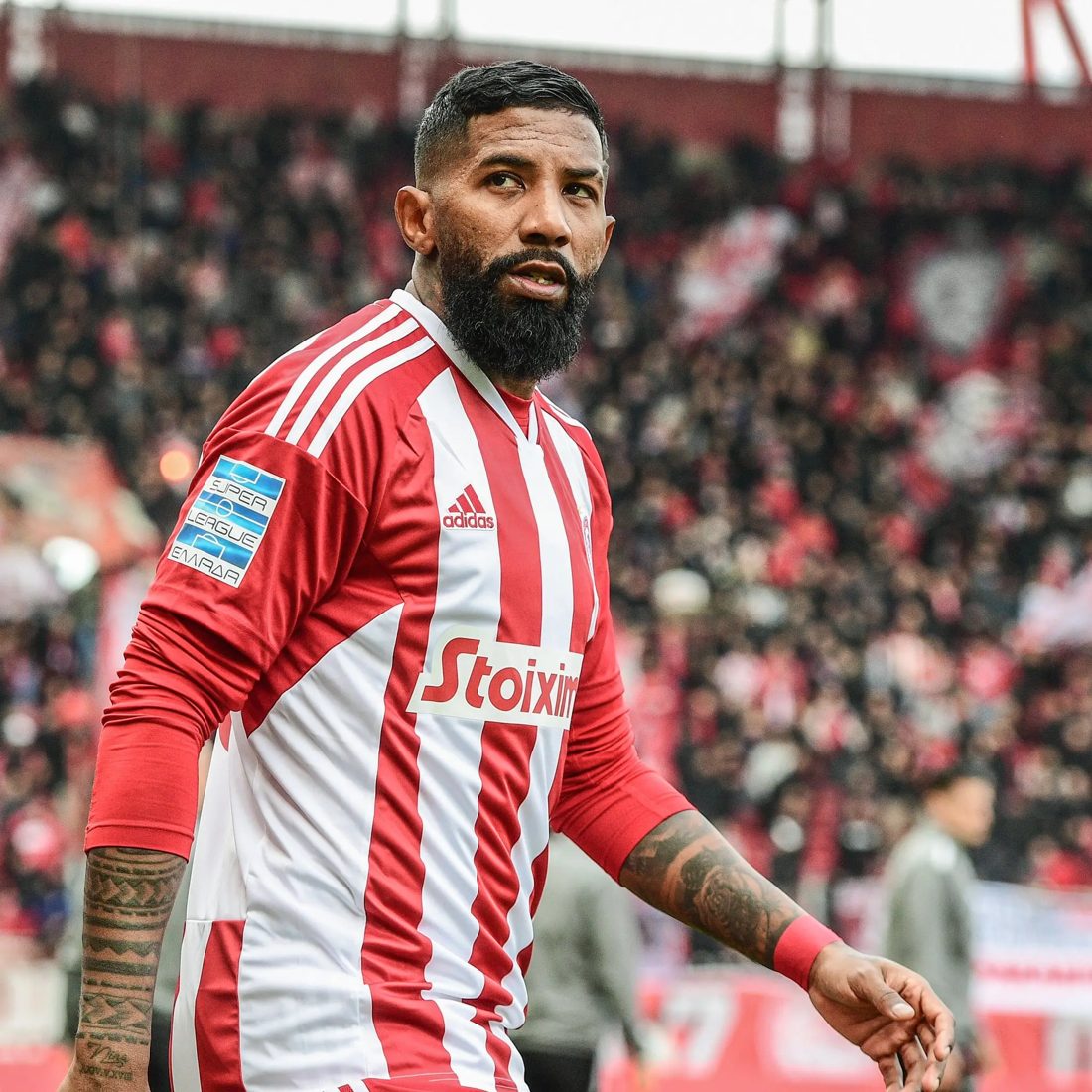 Santos negocia contratação de Rodinei e aguarda liberação de Evangelos Marinakis