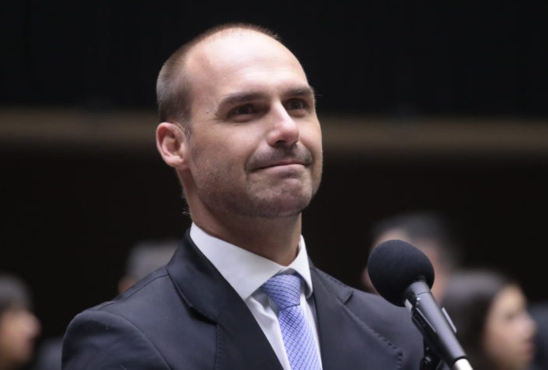 Moraes determina início da pena de Eduardo Bolsonaro por coação