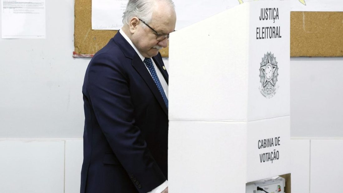 Fachin, ao votar em Brasília, pede respeito aos resultados das eleições
