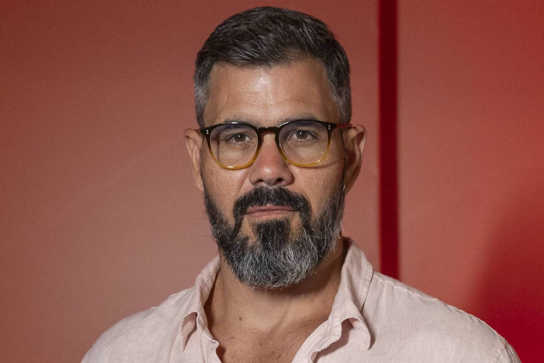 Globo age nos bastidores para evitar mal-estar com Juliano Cazarré em "Avenida Brasil 2"