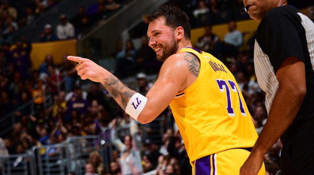 Luka Doncic lidera Lakers na vitória por 132 a 123 sobre o Utah Jazz e recebe gritos de MVP