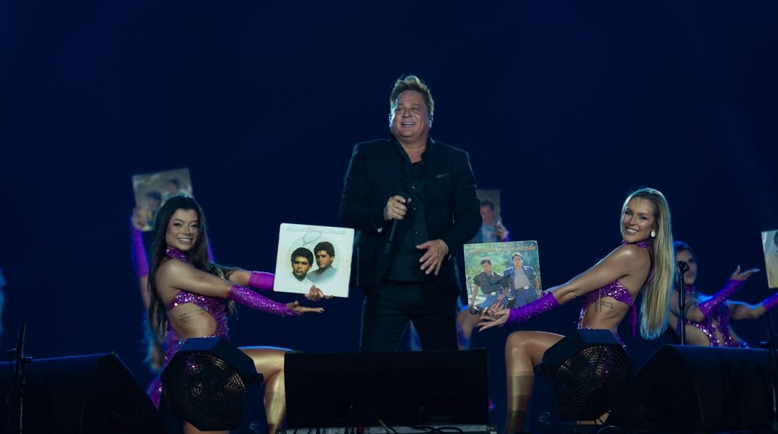 Leonardo homenageia Leandro com 'Não Aprendi Dizer Adeus' na Festa do Peão de Barretos
