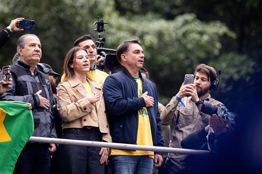 Evento de Flávio Bolsonaro reúne 28,5 mil pessoas na Avenida Paulista, aponta monitor da USP