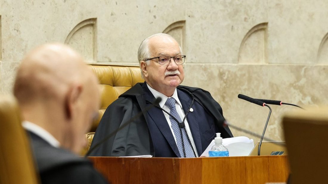 Fachin adia julgamento sobre pedido de investigação de André Mendonça