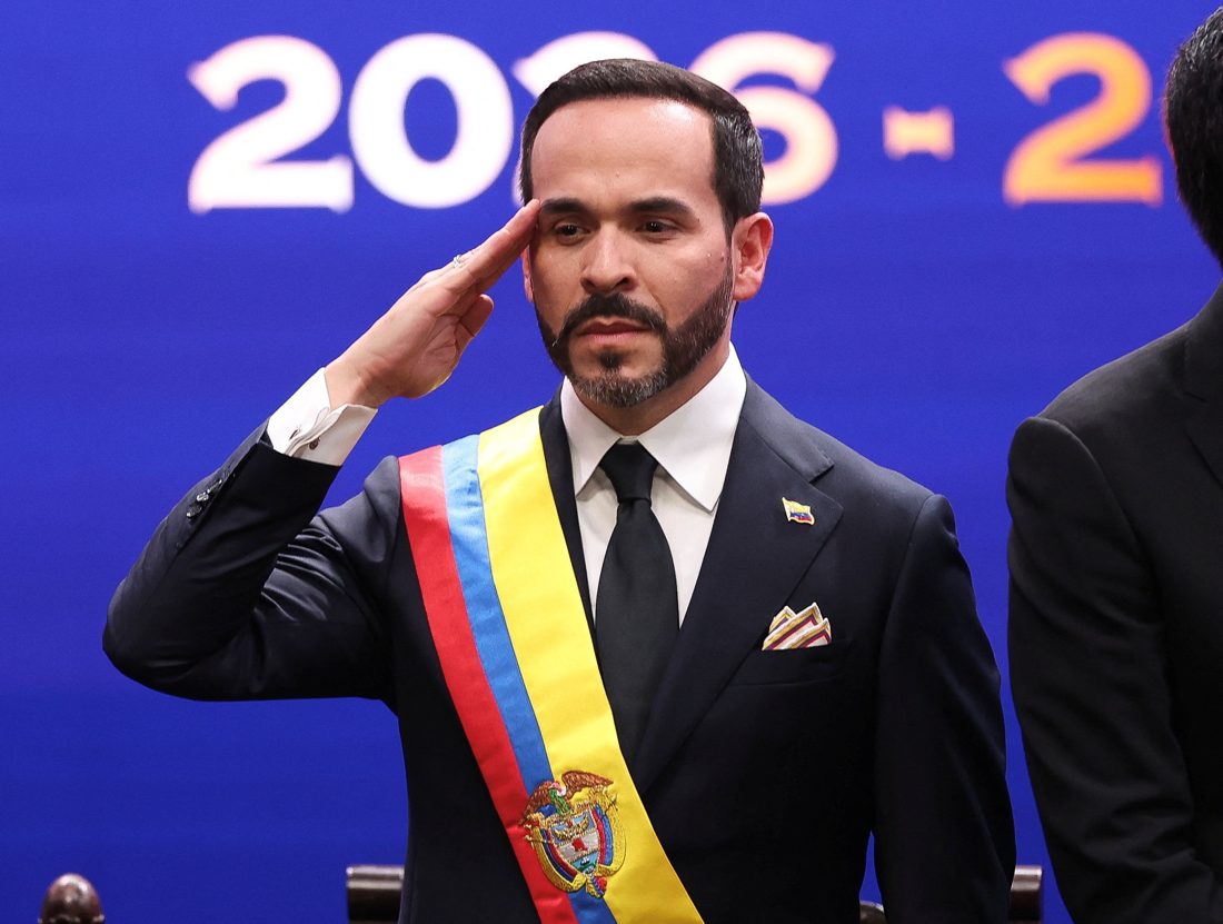 Juiz determina que presidente da Colômbia peça desculpas por violar laicidade na posse