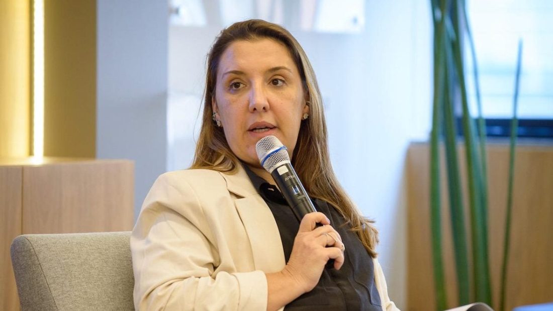 Coordenadora econômica da campanha de Flávio Bolsonaro destaca mudança de direção em encontro com comunidade judaica