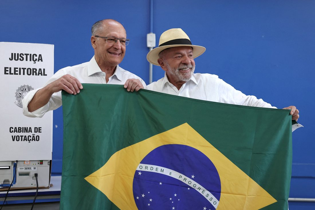 Lula critica venda de armas e milicianos e propõe reforma do STF ao votar em São Bernardo do Campo