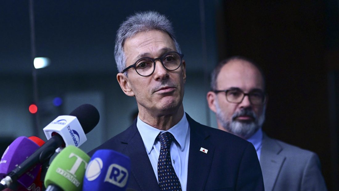 Zema impõe condição para desistir e apoiar Flávio só se bloco da direita fizer o mesmo