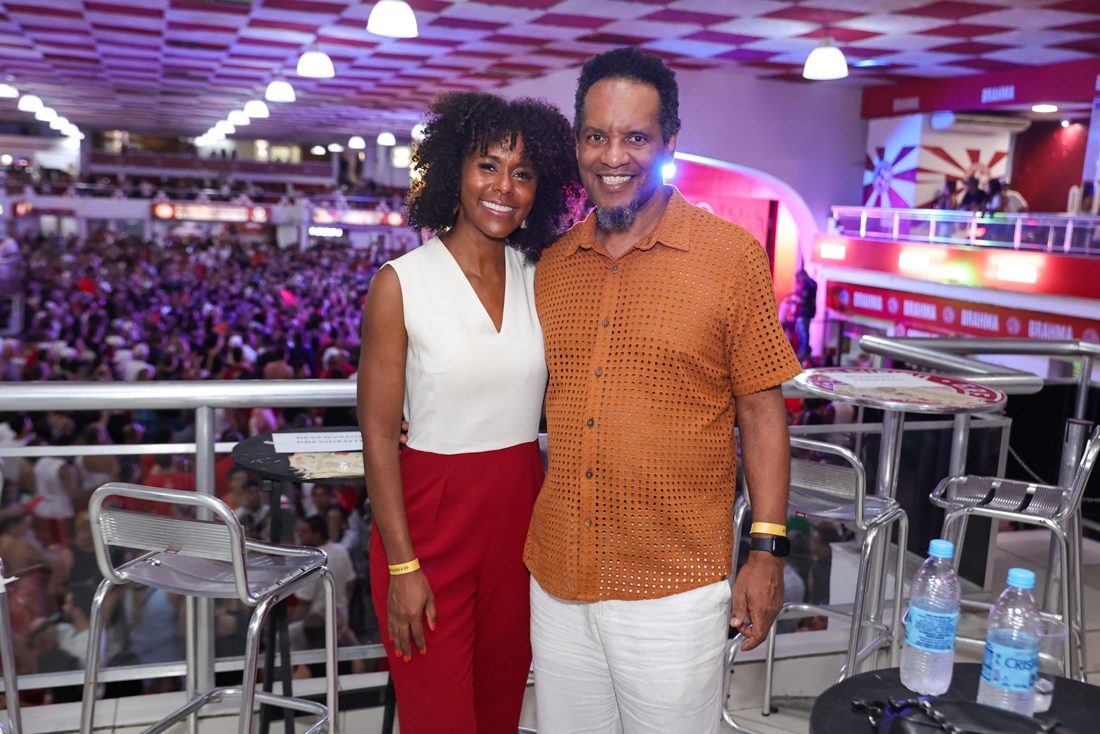 Maju Coutinho anuncia primeira gravidez aos 48 anos e celebra com marido Malik