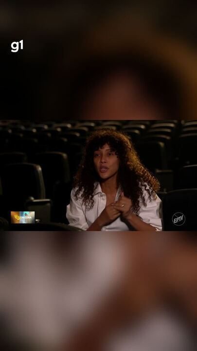 Taís Araújo destaca musicista que domina instrumento africano de 21 cordas em apresentação de "Mudando de Pele"