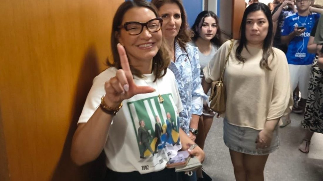 Janja Lula da Silva vota em São Paulo e enfatiza vitória nas eleições de 2026