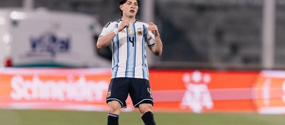 Giay estreia como titular da Argentina no amistoso contra a Bolívia e gera debate entre torcedores argentinos