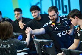 Donk afirma que FalleN ainda pode jogar e destaca estabilidade individual