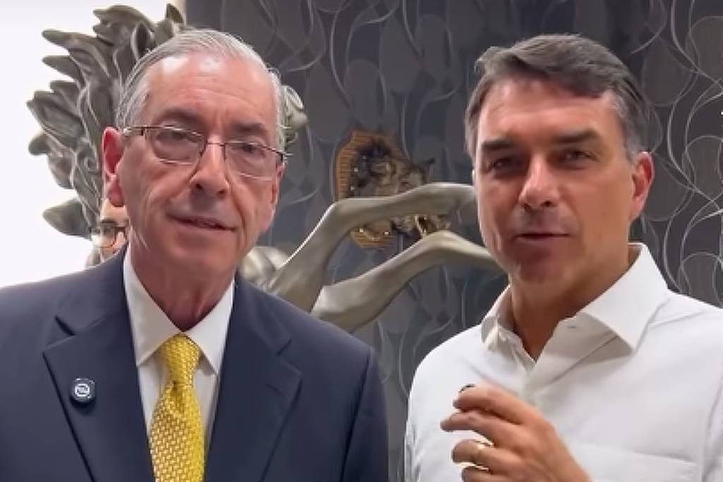Flávio Bolsonaro grava vídeo para apoiar Eduardo Cunha, ex-presidente da Câmara cassado em 2016