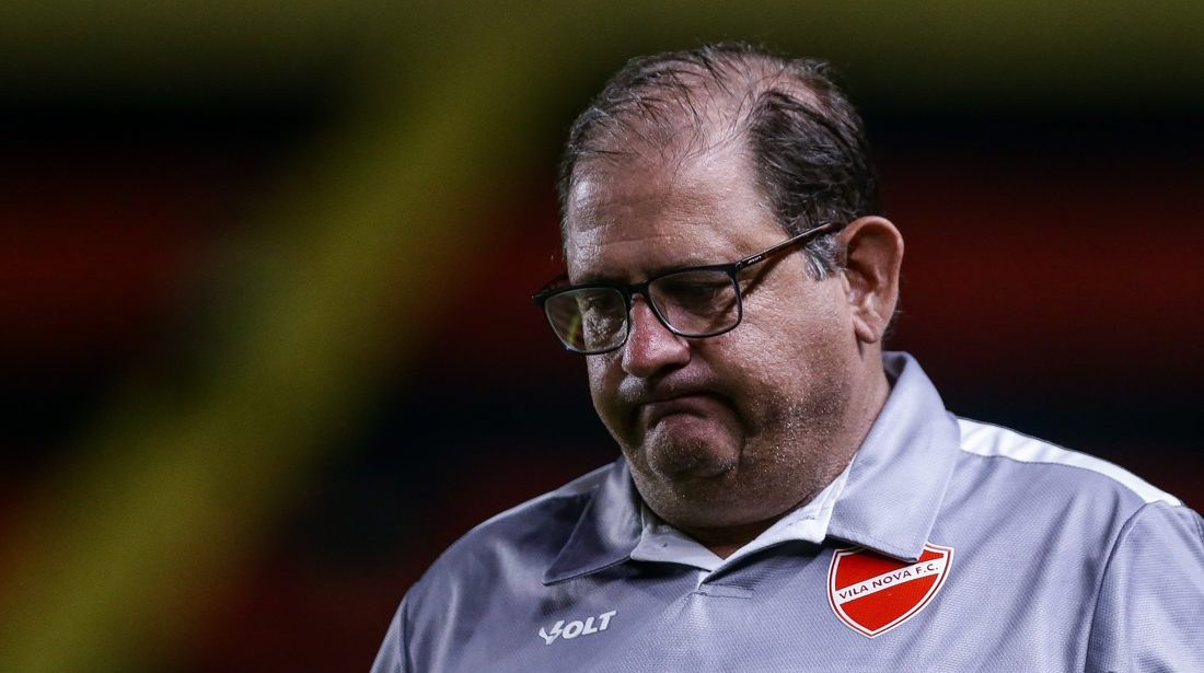 Vila Nova leva 5 a 0 para o Athletic e treinador admite falta de explicação