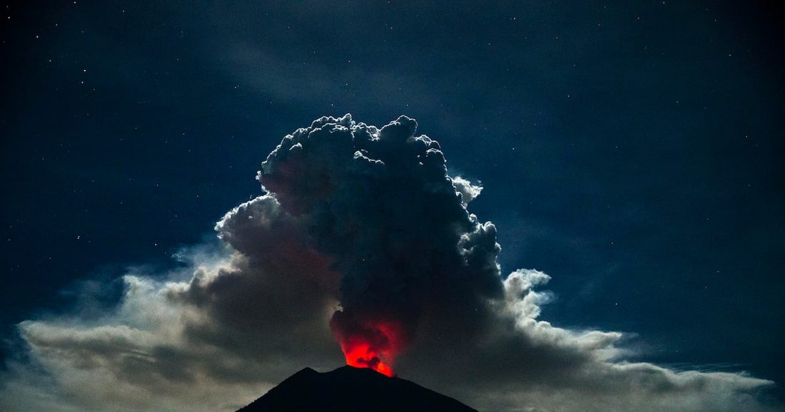 Indonésia amplia fechamento de quatro aeroportos após erupção do Anak Krakatau