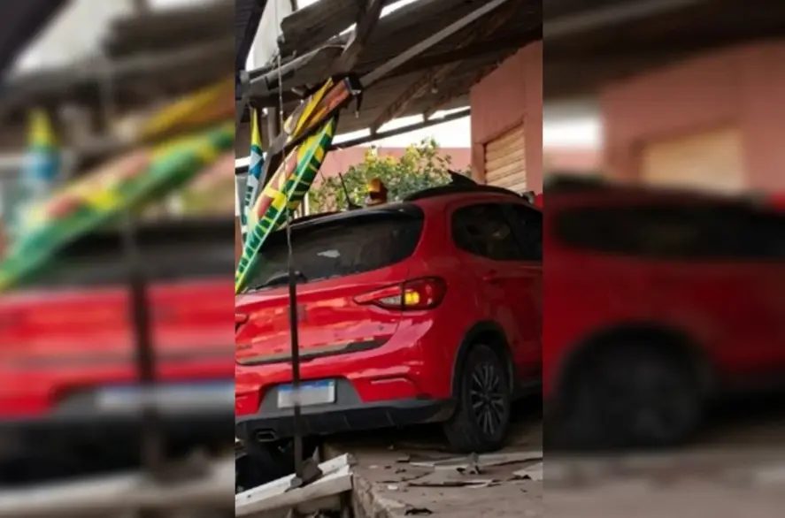 Carro invade distribuidora e mata homem em Águas Lindas de Goiás