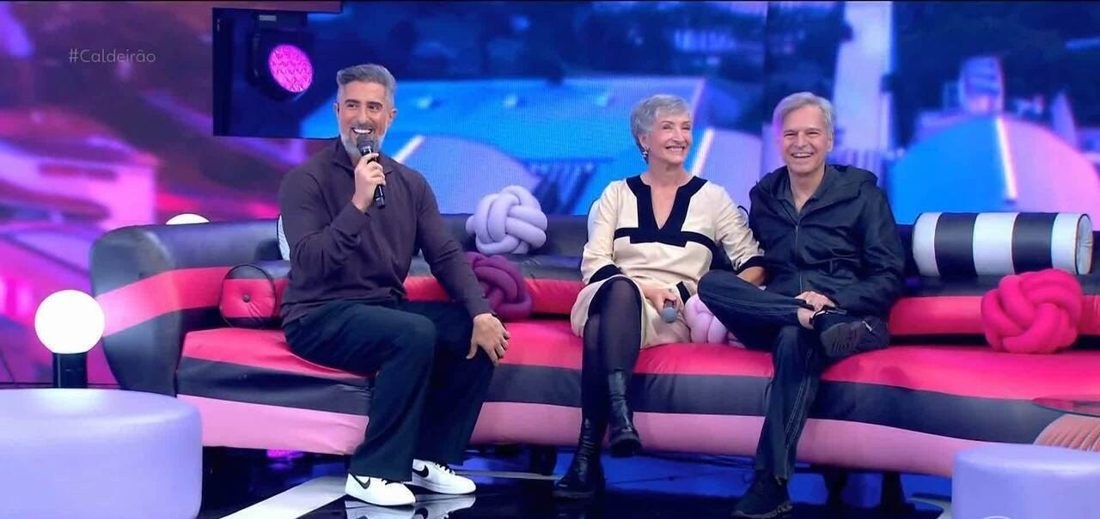 Sônia Bridi se emociona com homenagem da filha e dos netos no Caldeirão com Mion