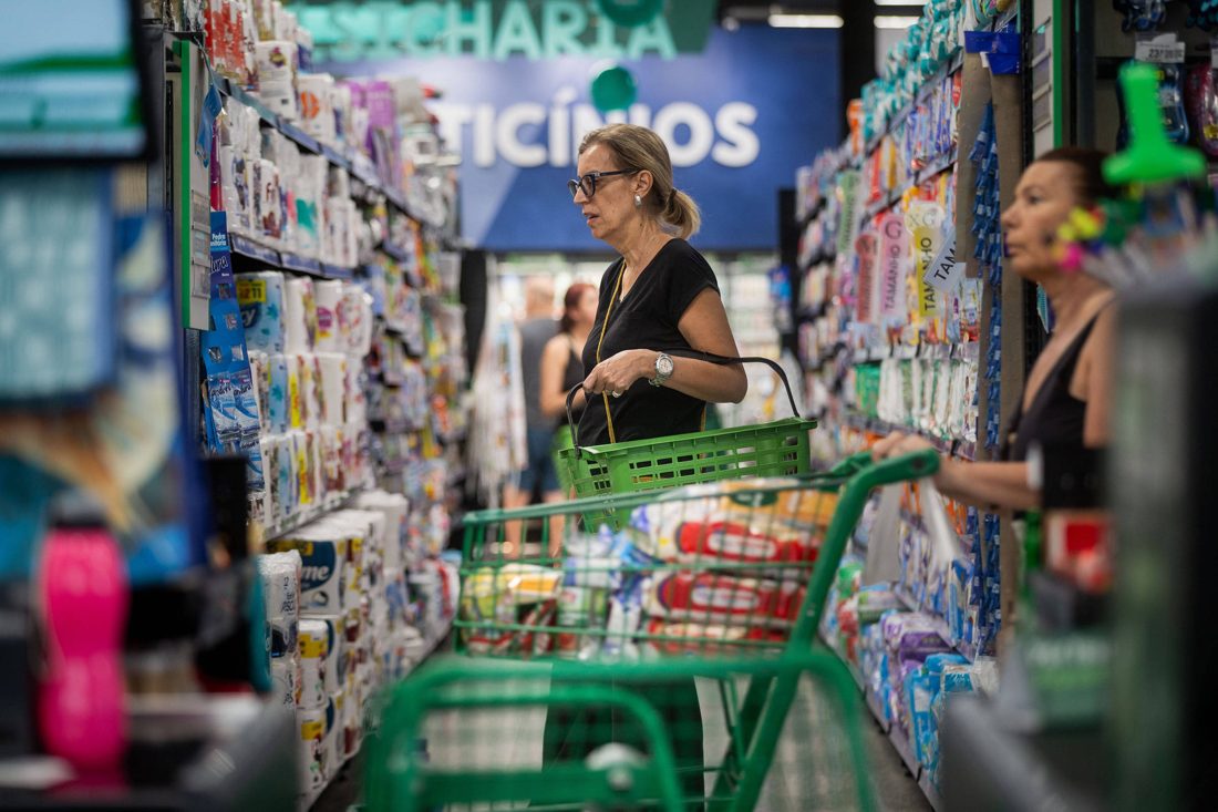 Economistas aumentam previsão da inflação no próximo ano