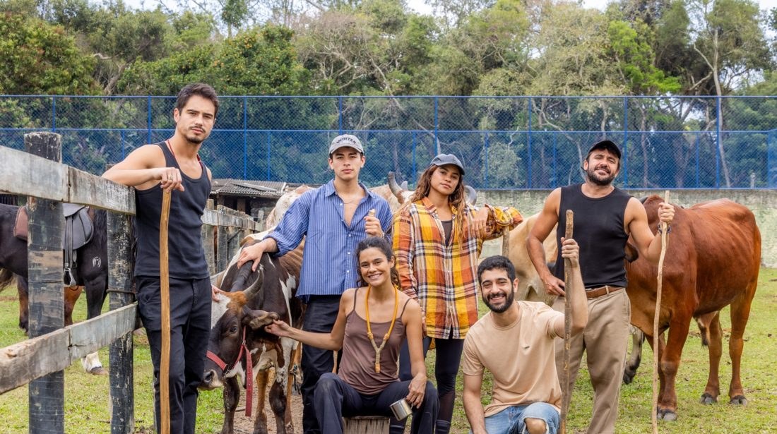 Elenco de “Lá na Minha Terra” vive imersão rural para nova novela das 6