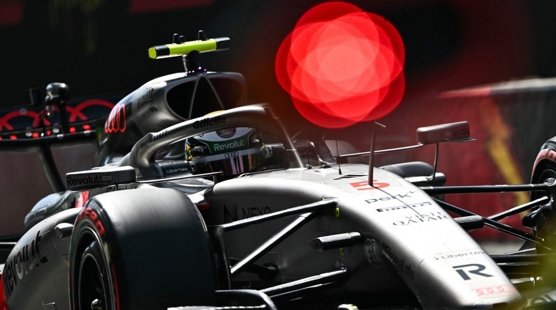 Bortoleto a 0,001s de Hamilton e garante 11º, mas largará 10º no GP da Itália