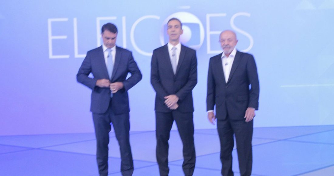 Flávio Bolsonaro afirma que vai reajustar benefícios e descarta privatizações da Caixa, Banco do Brasil e Petrobras
