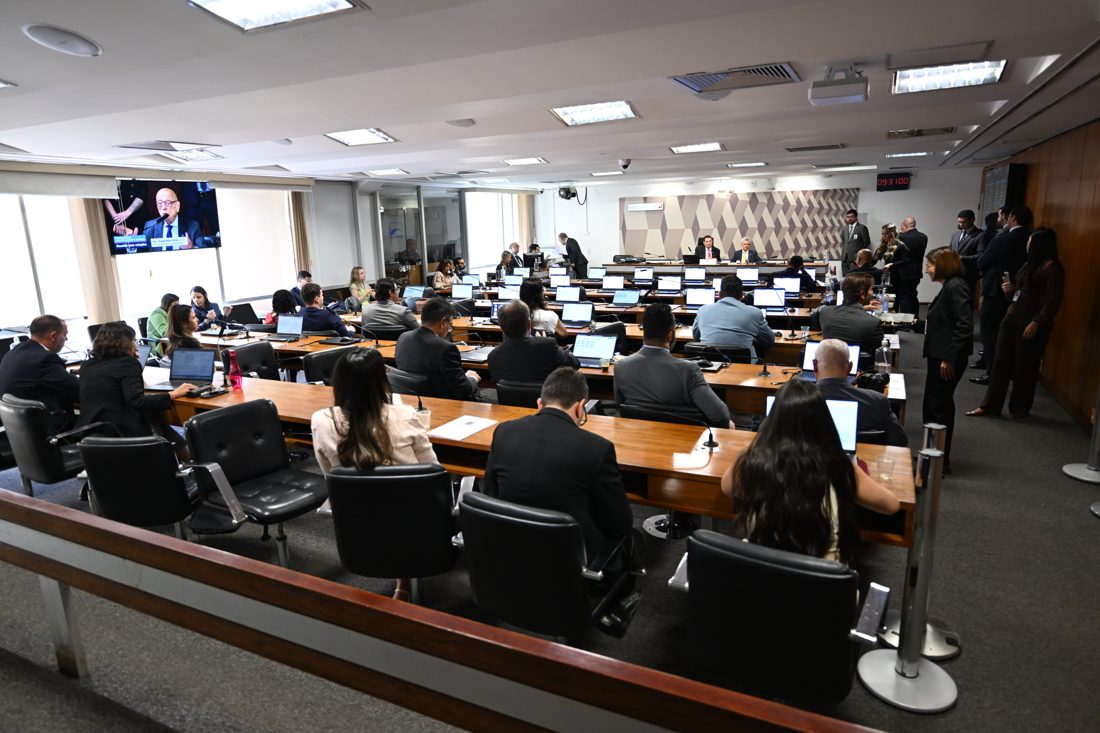 Com atraso de seis meses, CCJ do Senado aprova texto-base da PEC da Segurança Pública