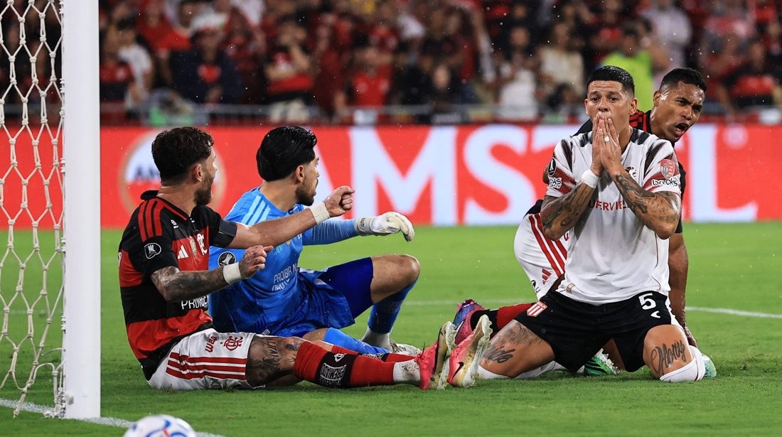 Flamengo aciona a CONMEBOL para contestar a escalação irregular de Marcos Rojo pelo Estudiantes na Libertadores 2026