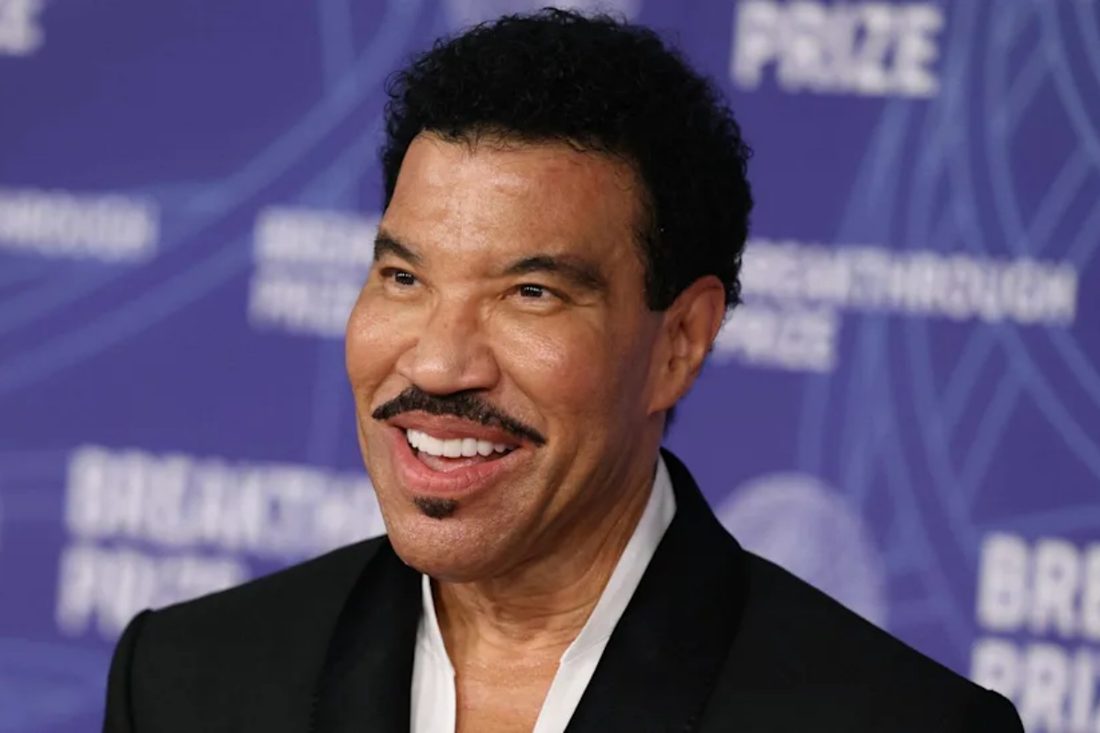 Lionel Richie recebe alta hospitalar em St. Louis após internação por problema cardíaco