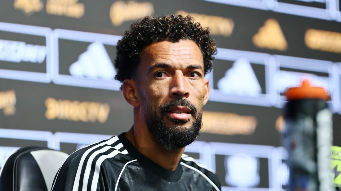 Vozinha é apresentado pelo Colo-Colo e fala sobre pressão e expectativas