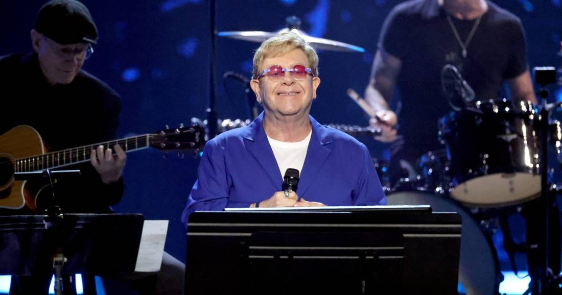 Globo exibe ao vivo apenas show de Elton John no Rock in Rio; estratégia de conteúdo e mudança de horário geram controvérsia