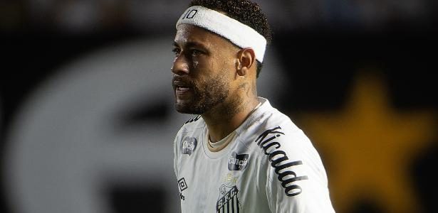 Neymar sofre nova lesão na coxa direita e é substituído no intervalo de Santos x Palmeiras