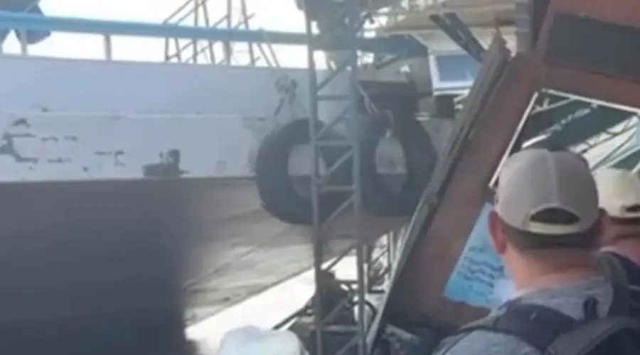 Embarcação perde o controle e destrói parte do porto de Jutaí, Amazonas