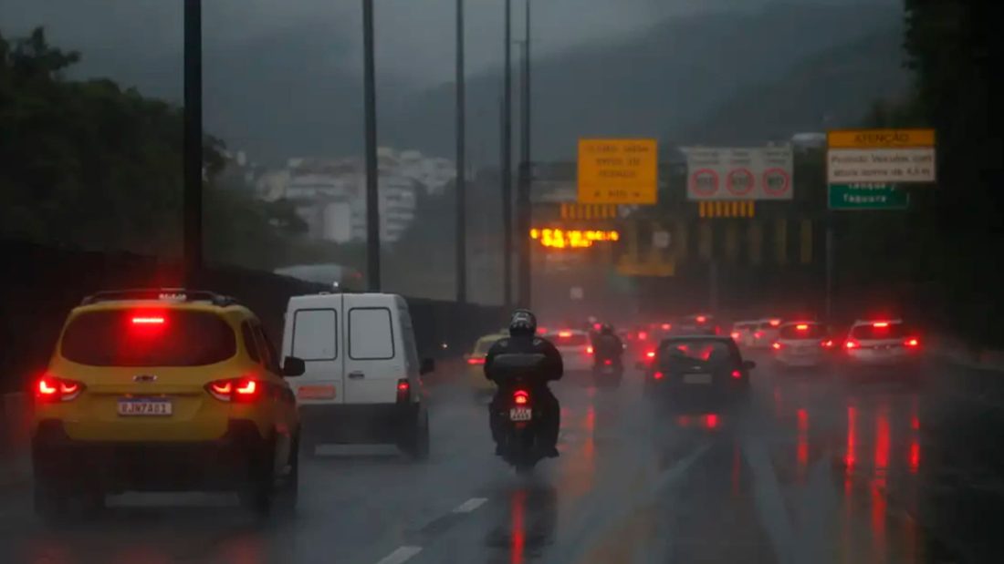 Contran alerta motoristas sobre risco e multa por pneus carecas