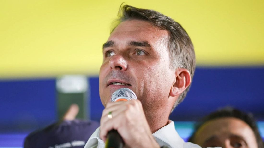 Flávio Bolsonaro solicita ao TSE investigação de suposto financiamento sindical à campanha de Lula e pede cassação da chapa