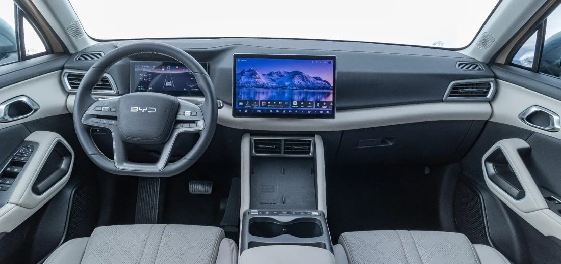 BYD oferece descontos de até R$21.670 no SUV híbrido Atto 2 para compradores PcD