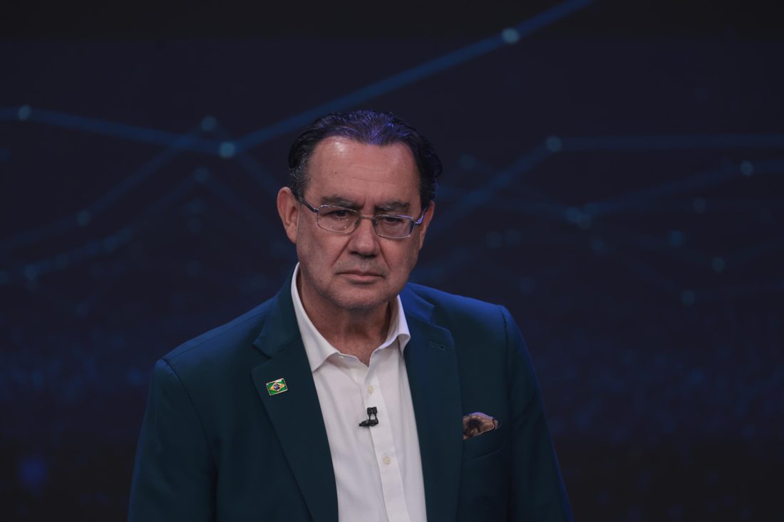 Ascensão de Augusto Cury preocupa rivais ao buscar romper a polarização e contestam disparada nas redes