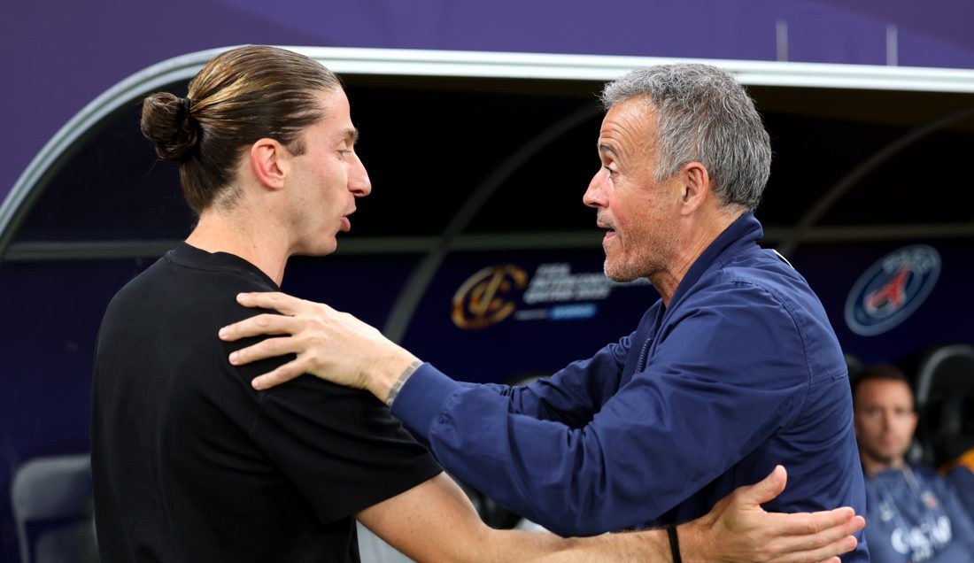 Filipe Luís elogia PSG e Luis Enrique antes da estreia no Mônaco; veja escalações