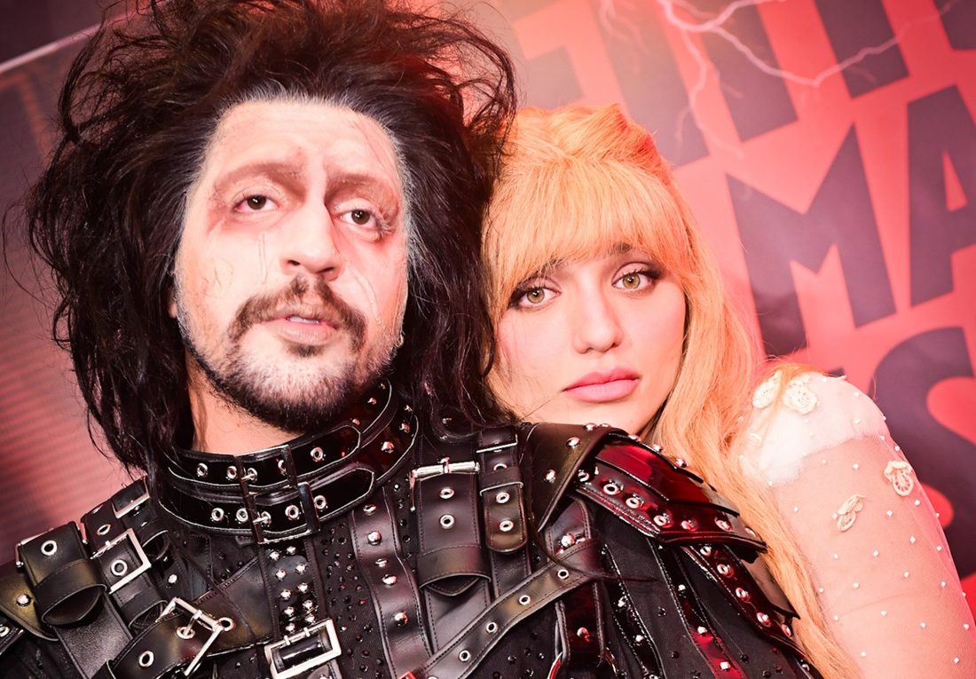 Rafa Kalimann e Nattan desfazem rumores de crise ao aparecerem juntinhos na festa à fantasia Aviões Fantasy