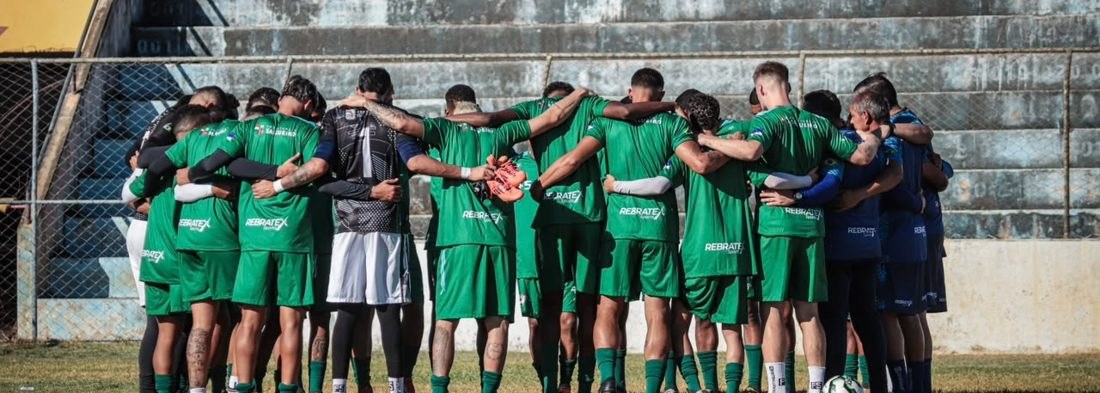 Salgueiro volta ao futebol profissional após três anos e aposta na torcida para o Pernambucano 2026