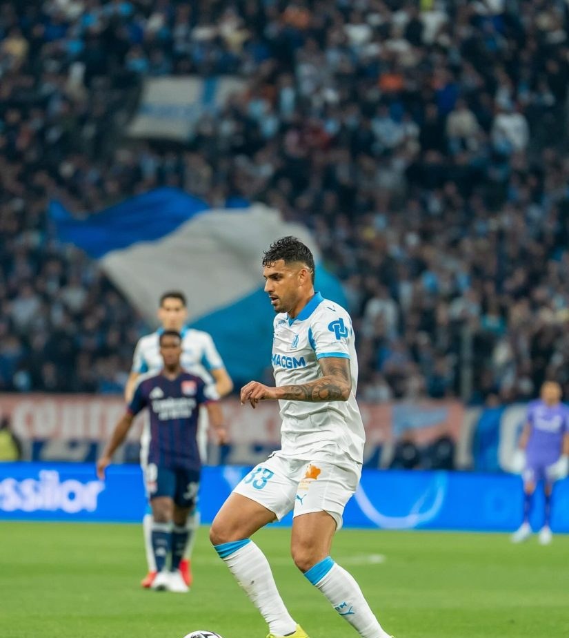 Santos abre negociações para trazer Emerson Palmieri de volta ao Brasil
