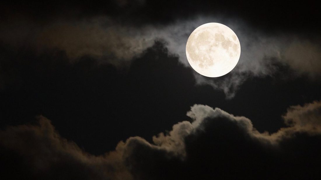 Calendário lunar de agosto 2026: fase cheia da Lua neste domingo (30)