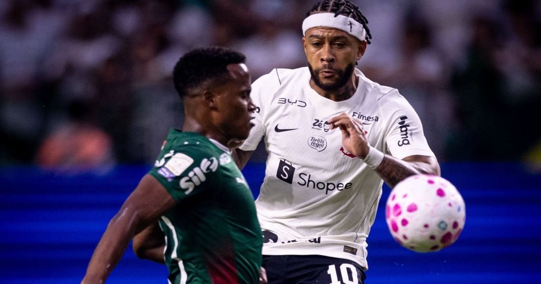 Memphis Depay desfalca o Corinthians contra o Vitória pelo acúmulo de cartões amarelos
