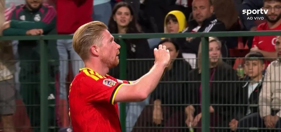 Kevin De Bruyne marca gol de fora da área aos 14 minutos do segundo tempo pela Bélgica contra a Turquia