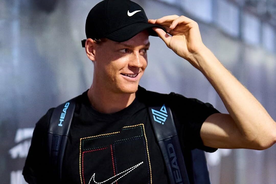 Jannik Sinner faz teste de joelho em Monte Carlo antes de decidir participação no Masters 1000 de Xangai