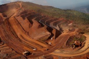 Minério de Ferro Sofre Queda com Retomada da Oferta Após Tufão