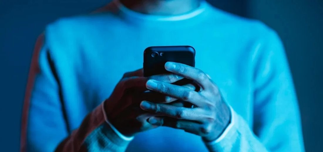App Oh My Hours transforma tempo perdido nas redes sociais em círculos pretos e expõe o vício digital