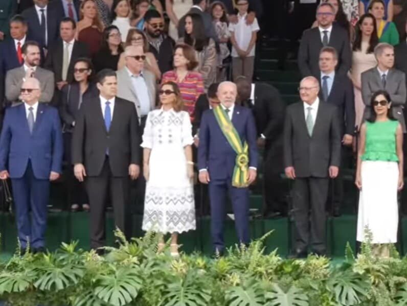 Lula recebe Fachin, Alcolumbre e Motta no desfile de 7 de setembro