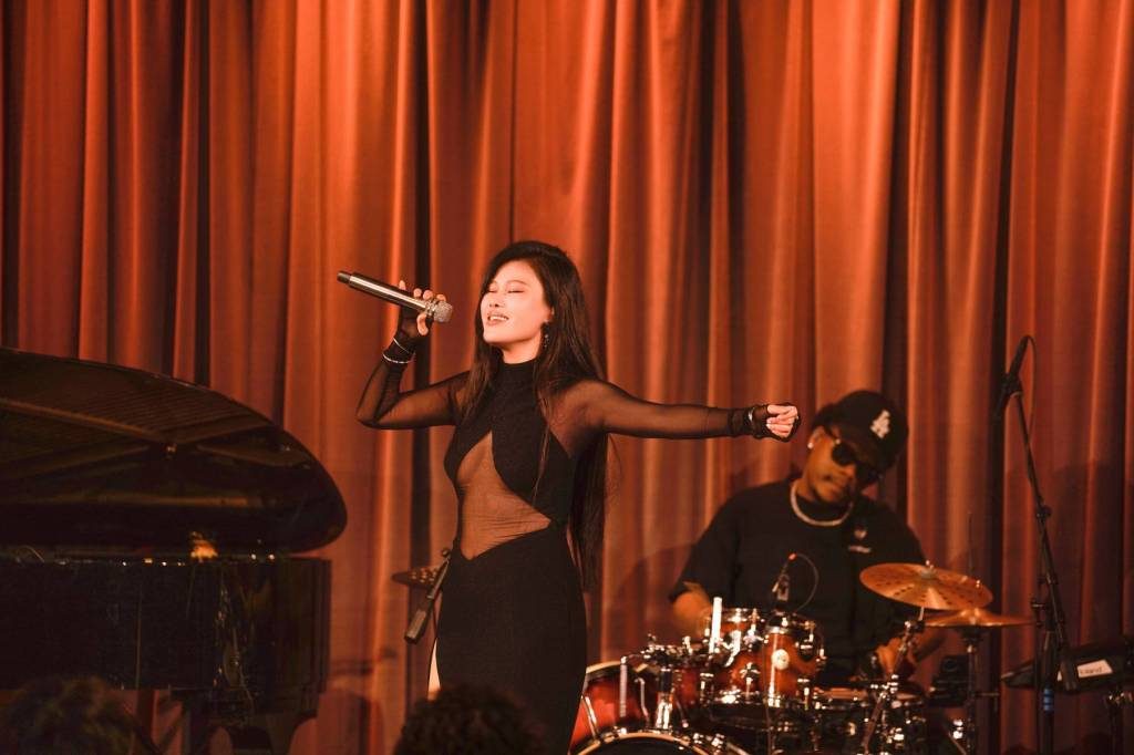 Tia Ray faz história ao ser a primeira cantora chinesa a estrelar show no Grammy Museum