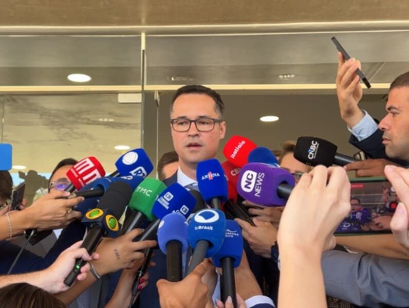 Deltan Dallagnol, escalado por Flávio Bolsonaro, diz que é 'especialista em achar patrimônio ocultado por Lula' e promete analisar documentos de sigilos